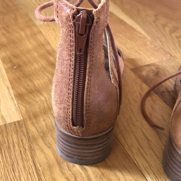 Lucky Brand Lace Up Gladiator Sandals in caramel suede. - Picture 4 of 4